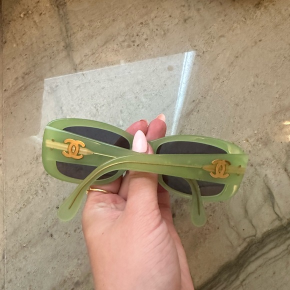 Vintage green Chanel sunglasses - Picture 2 of 7